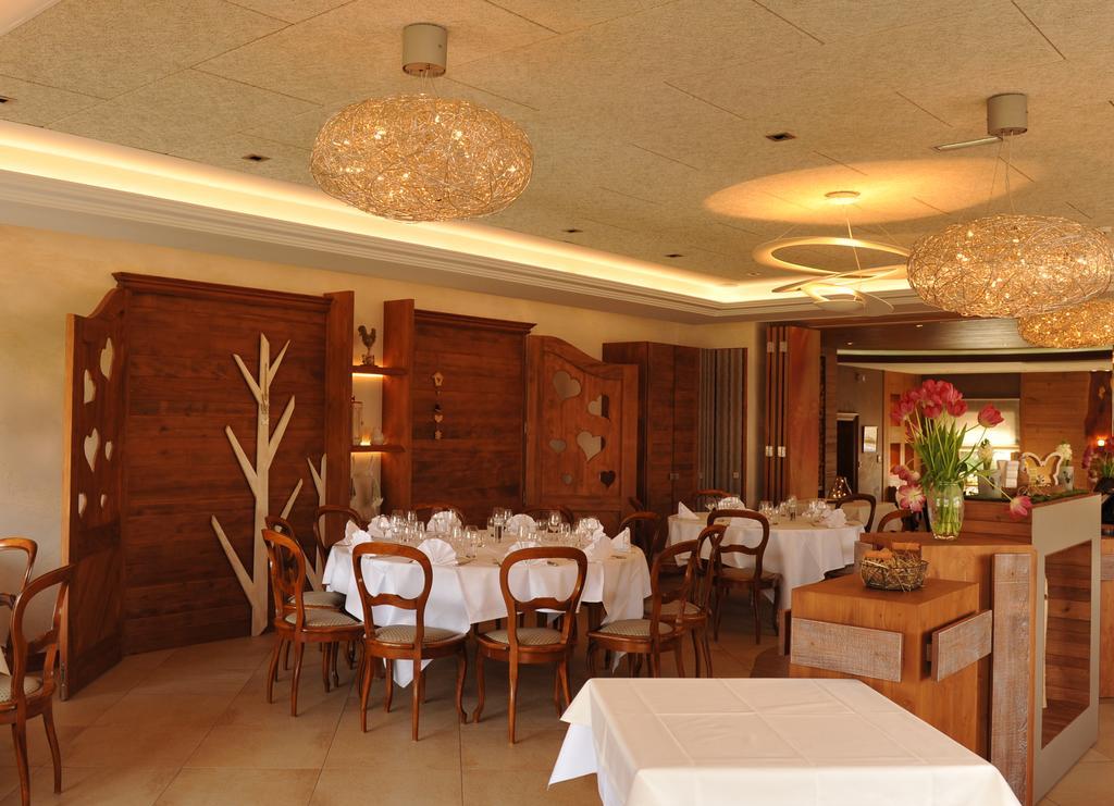 Restaurant A L'Aigle Hotell Wimmenau Exteriör bild