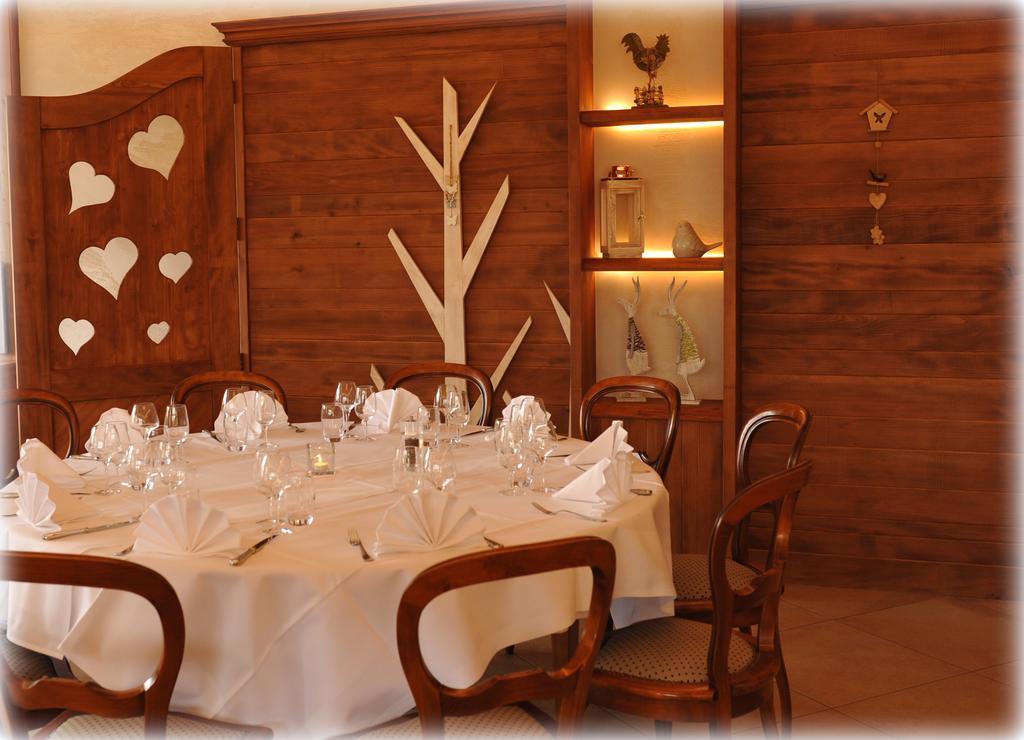 Restaurant A L'Aigle Hotell Wimmenau Exteriör bild